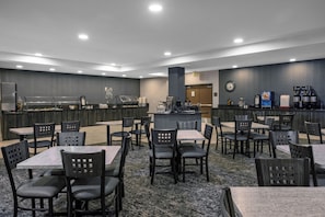 Café da manhã com buffet grátis todos os dias