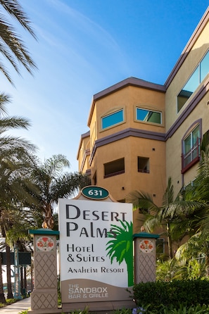 Located at Anaheim Resort, this hotel features a modern architectural style with a flat roof and large windows.