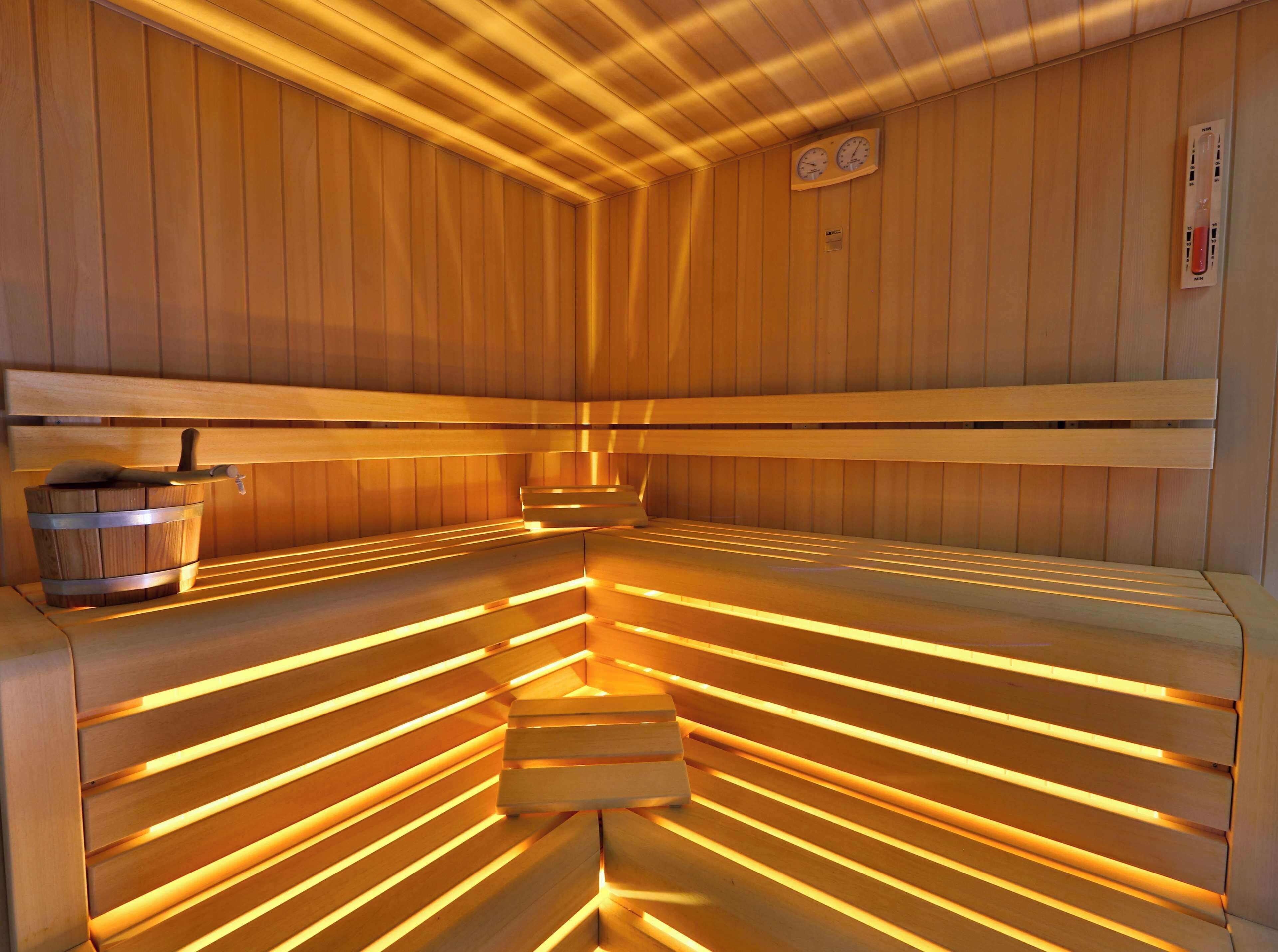sauna, hot tub