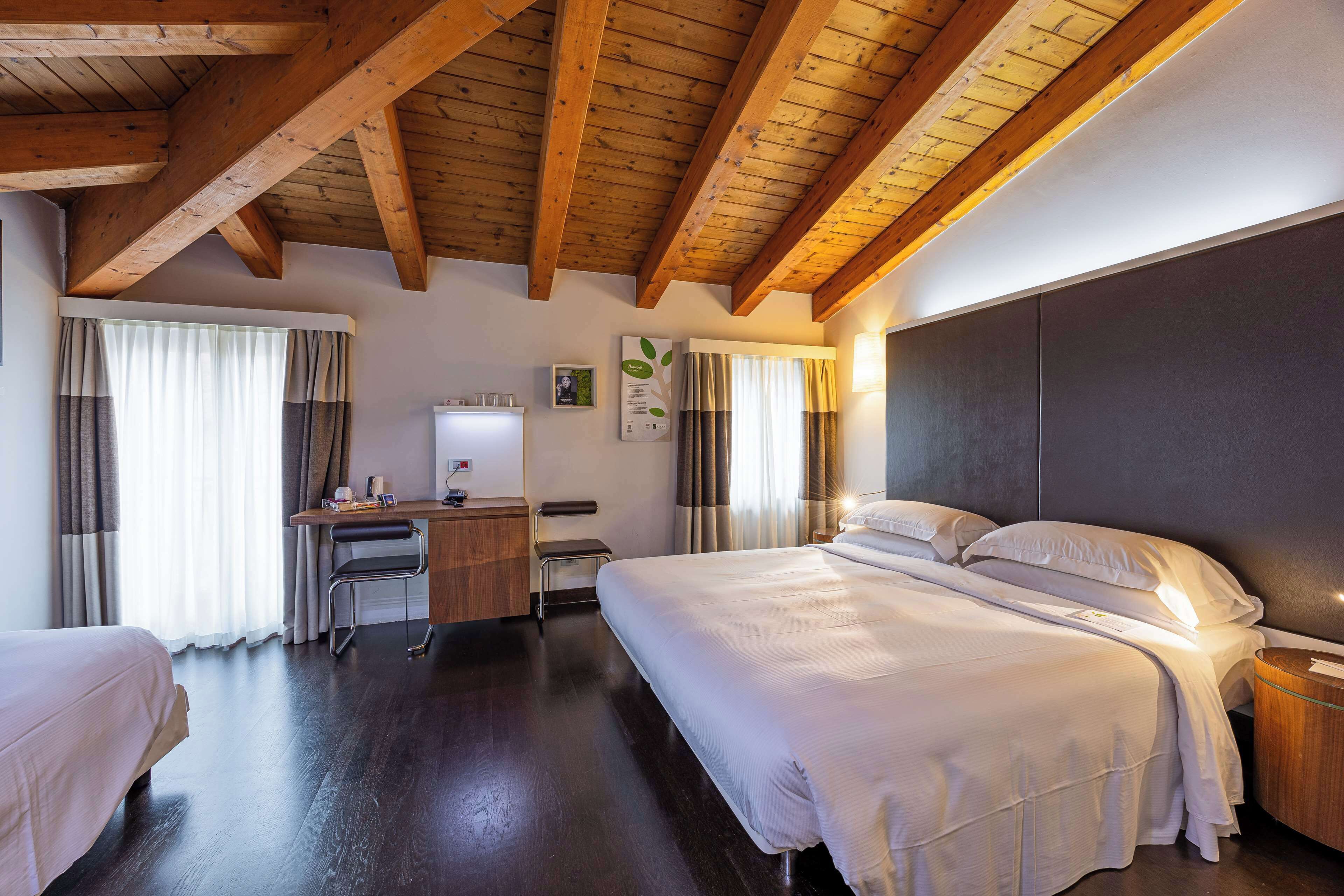 standard triple room, 1 king bed | 1 bedroom, premium bedding, minibar, in-room safe