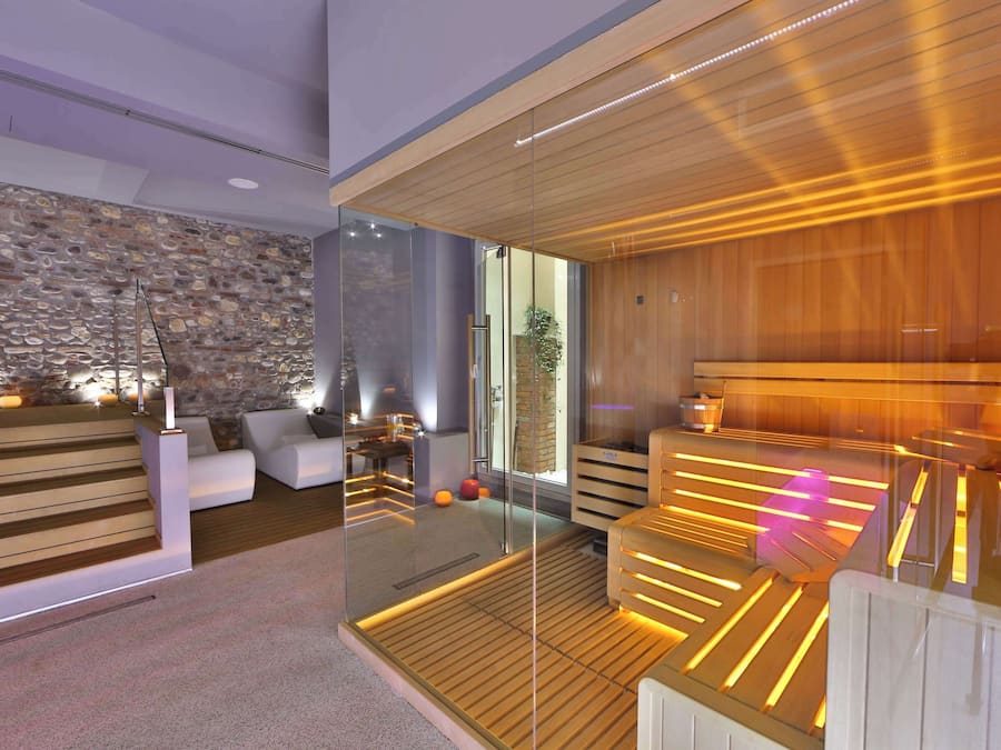 Een sauna, een bubbelbad