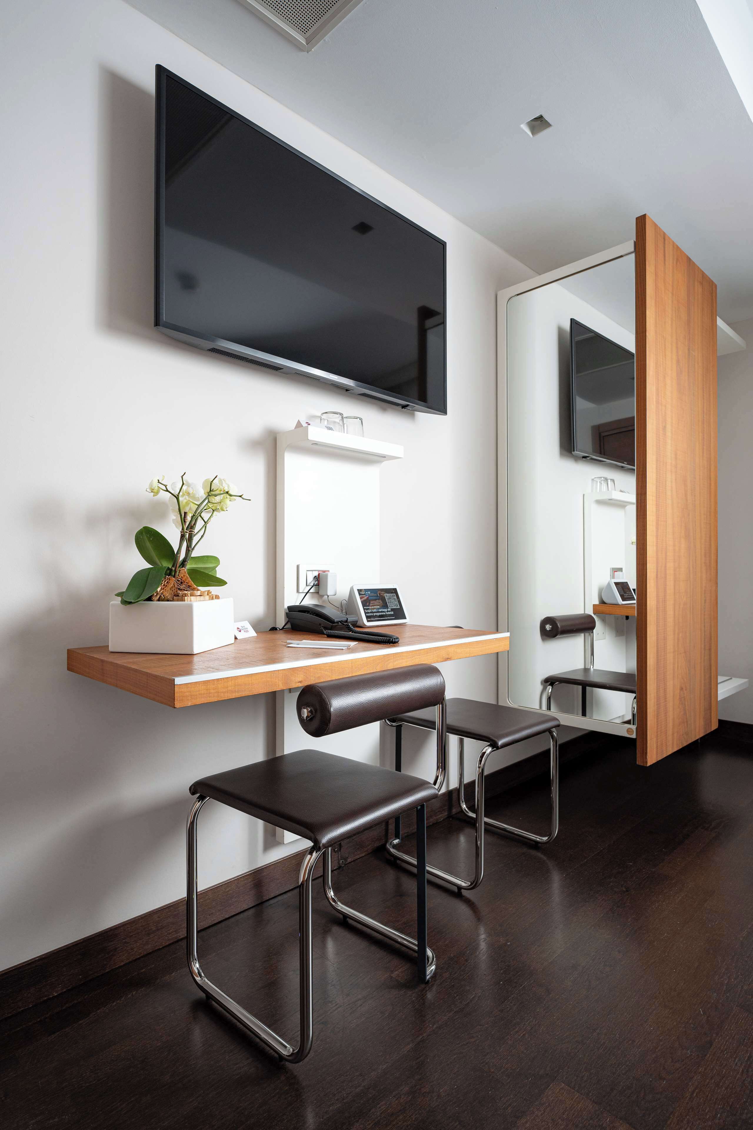 standard room, 1 king bed | 1 bedroom, premium bedding, minibar, in-room safe