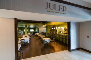 Breakfast, lunch and dinner served - Hilton Greenville (Greenville)