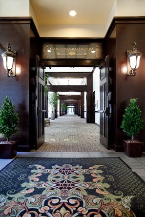 Hallway - Hilton Greenville (Greenville)