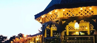 Coachman Inn & Suites