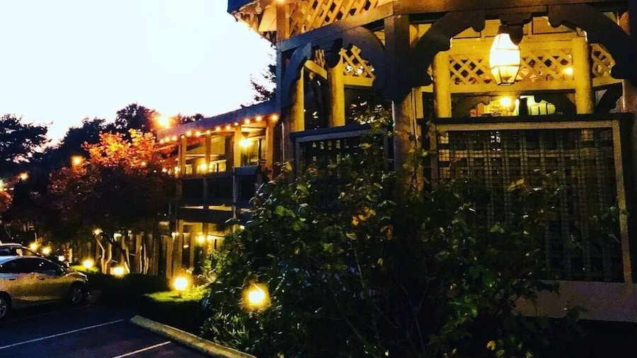 Coachman Inn & Suites