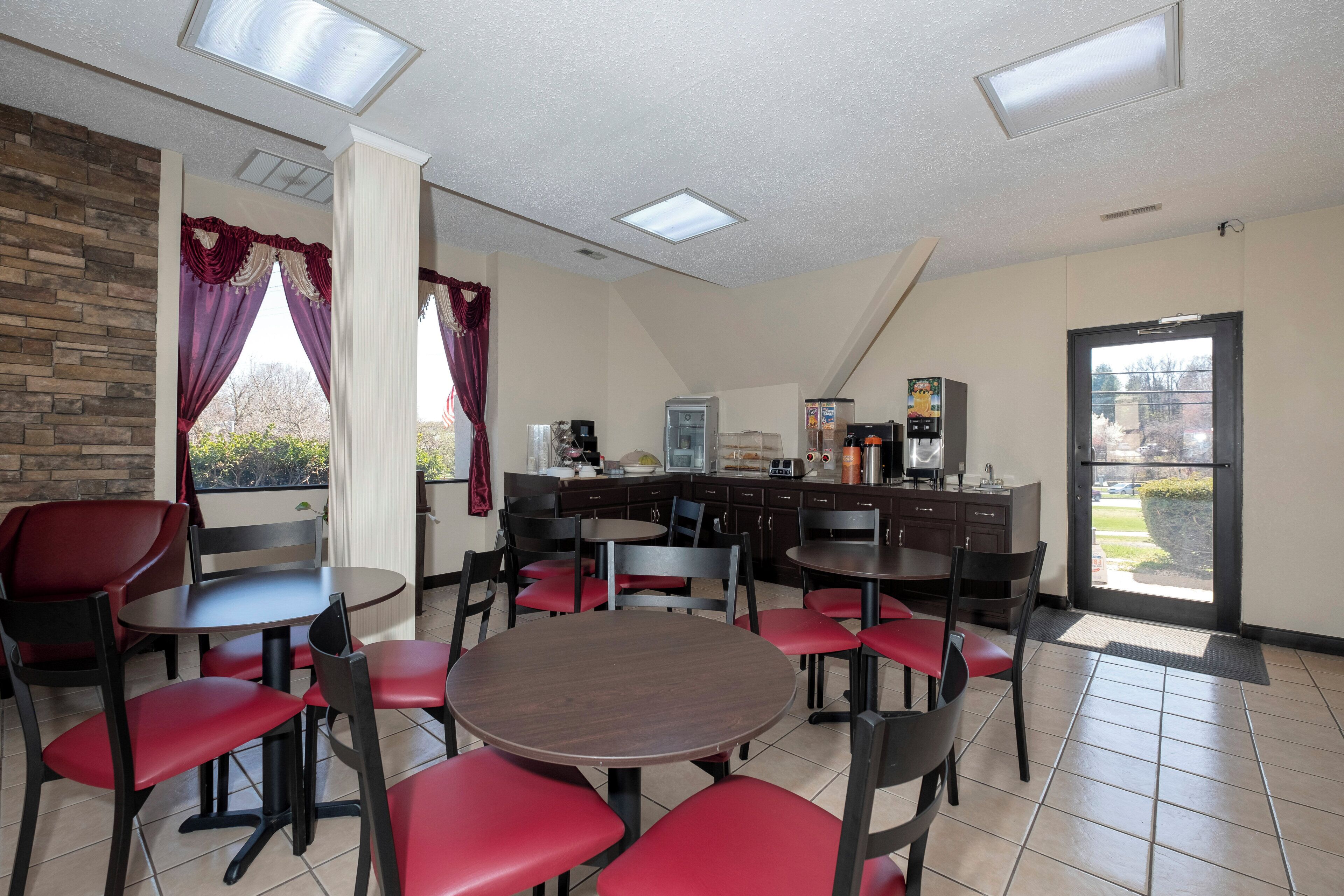 Free daily continental breakfast