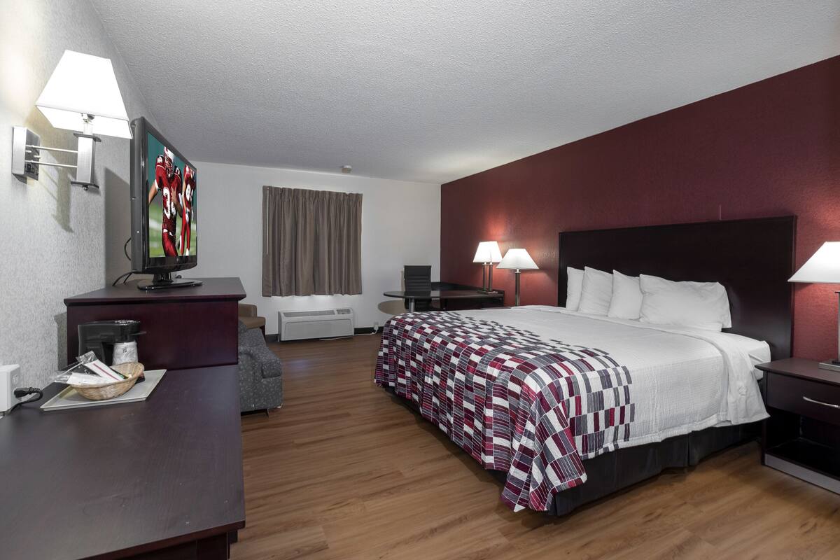 Superior Room, 1 King Bed (Smoke Free) | In-room safe, desk, laptop workspace, blackout curtains
