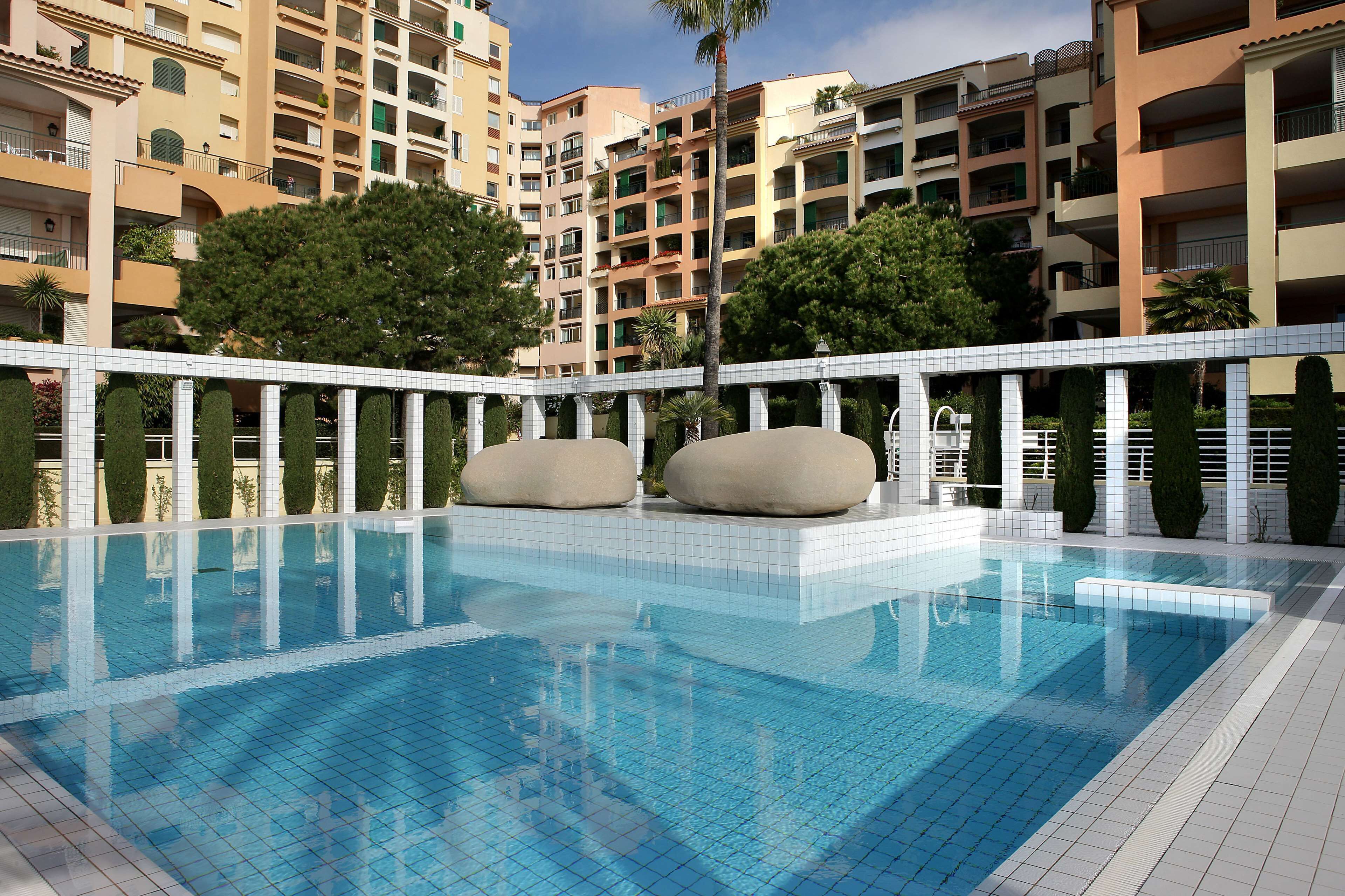 Seasonal outdoor pool, pool umbrellas, sun loungers
