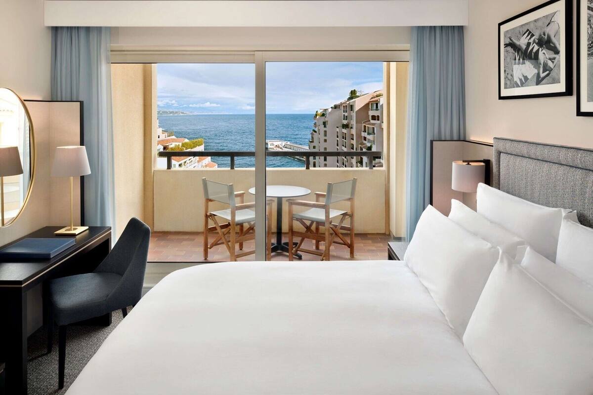 Sängtillbehör av högsta kvalitet, duntäcken och minibar