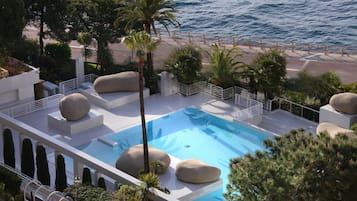 Seasonal outdoor pool, pool umbrellas, sun loungers