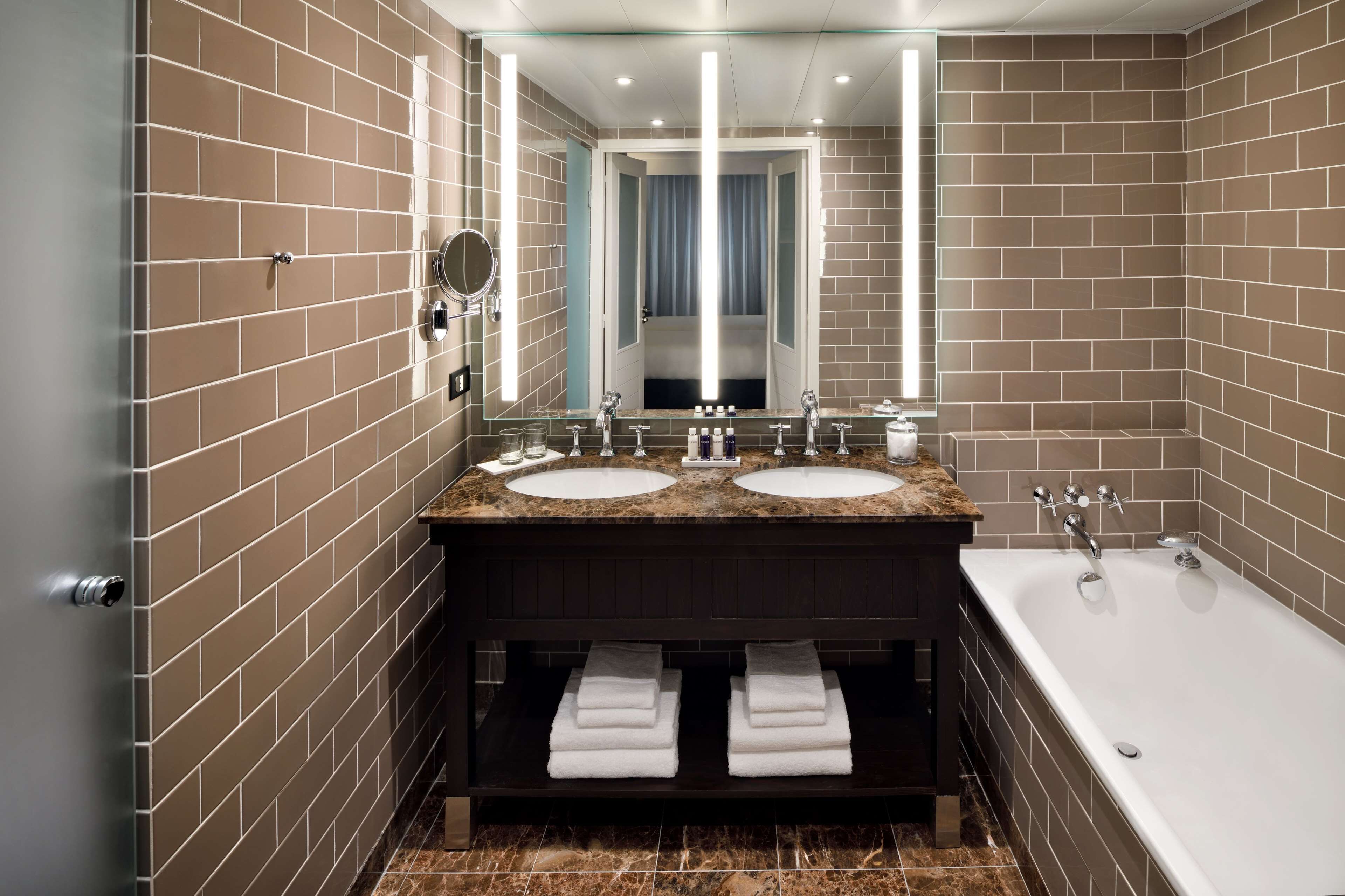 suite, 1 king bed (columbus) | bathroom | combined shower/bathtub, free toiletries, hair dryer, towels