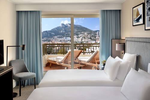 Suite, 1 llit de matrimoni gran (Columbus) | Roba de llit d'alta qualitat, cobrellits i minibar