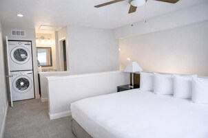Roupas de cama premium, camas com colchões pillow-top, escrivaninha