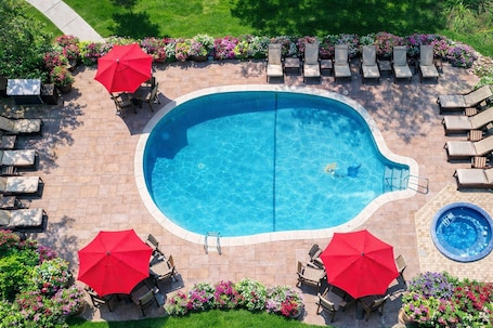 Outdoor pool. Annabell Gardens