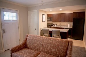 1 bedroom, premium bedding, pillowtop beds, desk