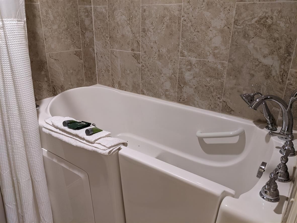 luxury suite, 1 king bed, jetted tub | bathroom | eco-friendly toiletries, hair dryer, towels