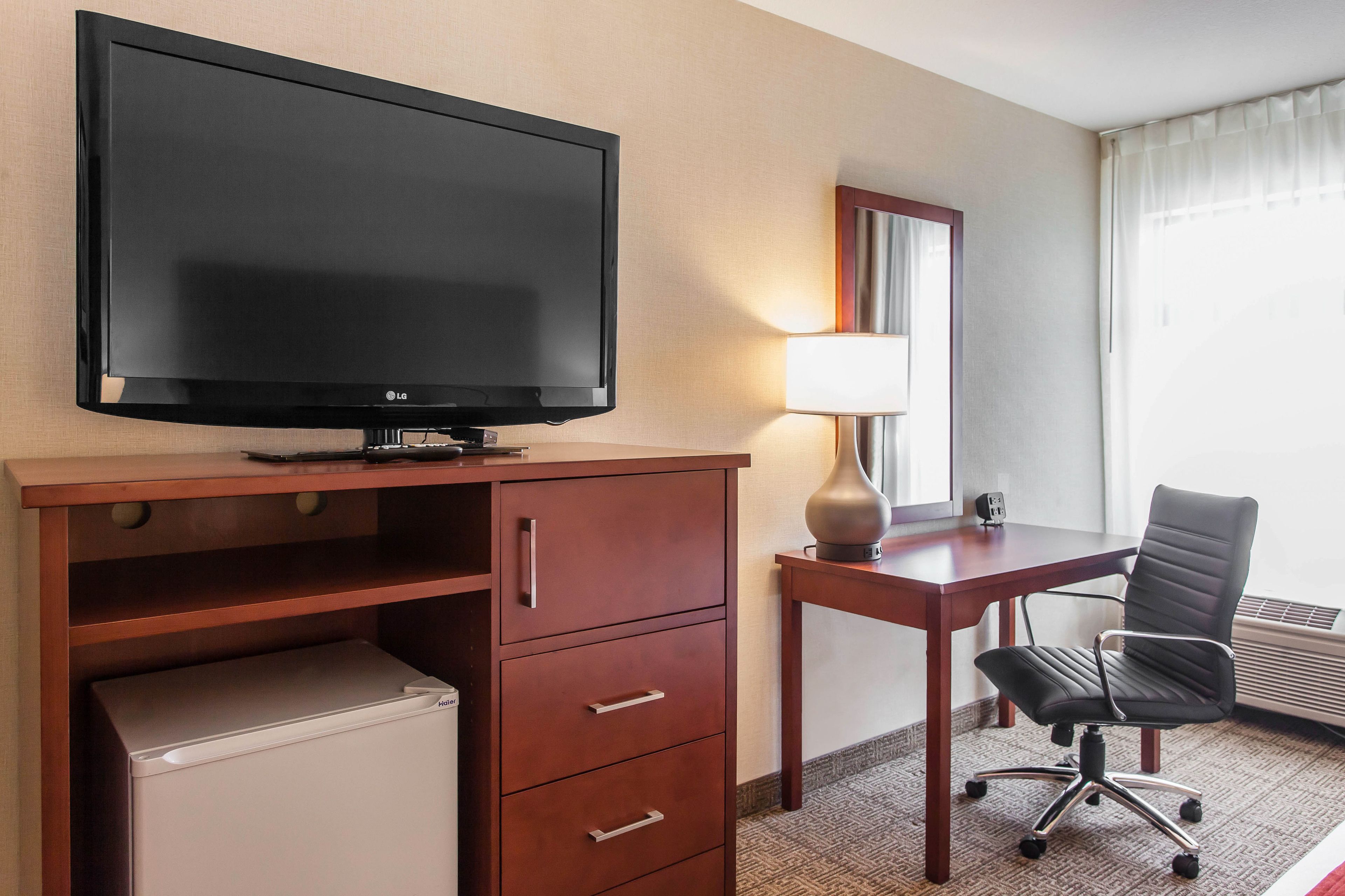 room, 1 king bed, non smoking, jetted tub (ground floor, no pets) | room amenity