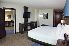 Suite, 1 King Bed | Hypo-allergenic bedding, in-room safe, desk, laptop workspace - Holiday Inn Mayaguez and Tropical Casino by IHG (Mayagüez)
