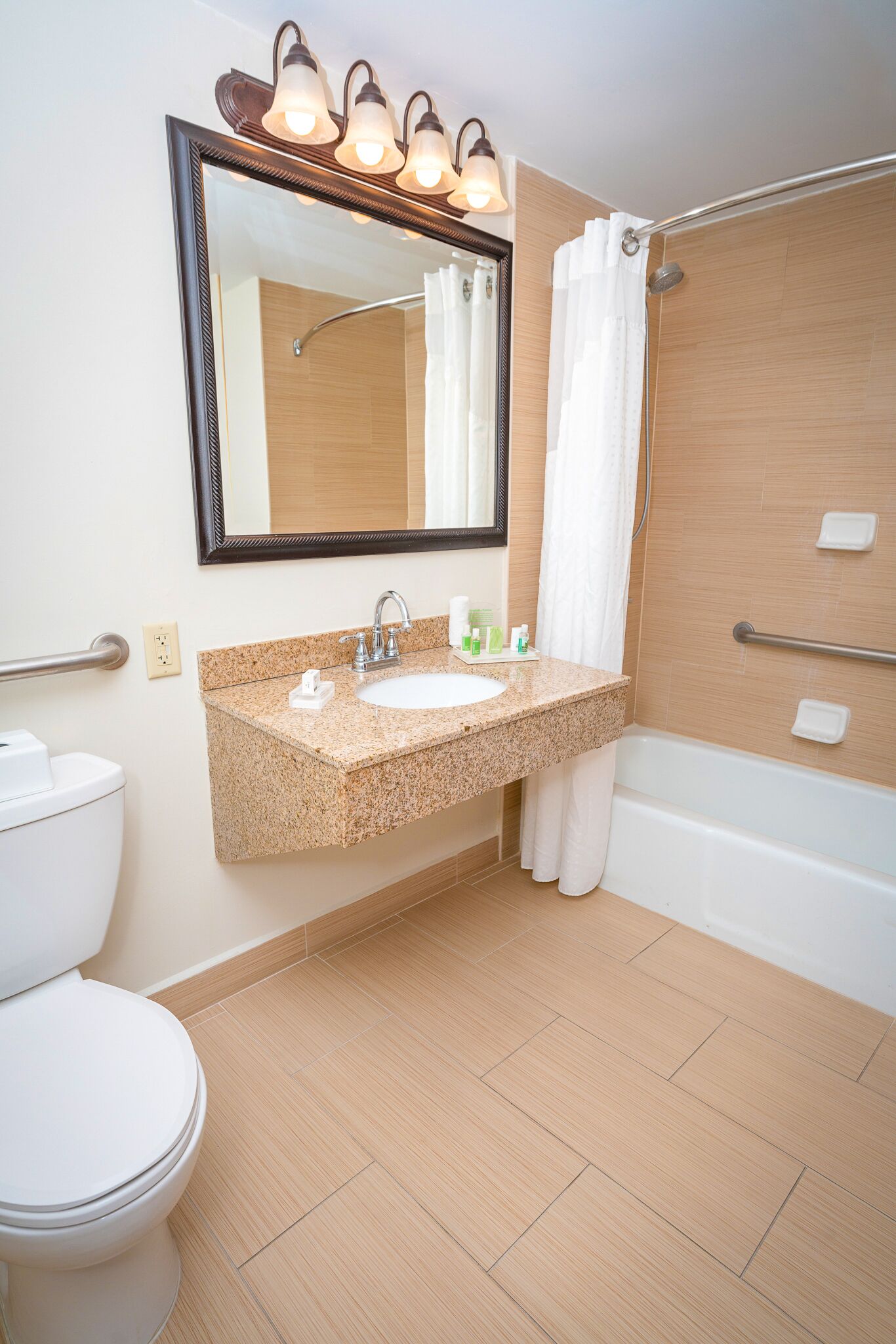 combined shower/bathtub, eco-friendly toiletries, hair dryer, towels