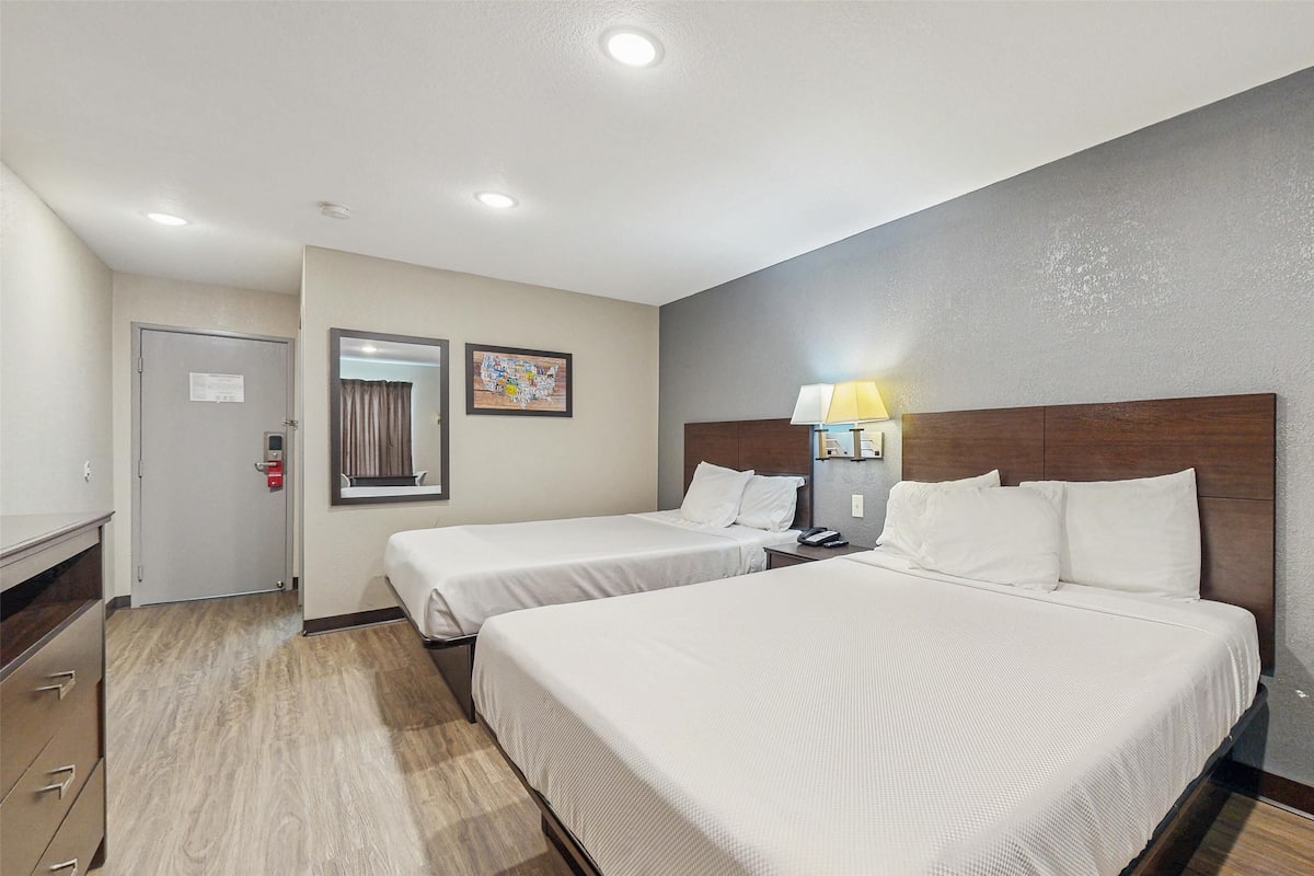 Blackout curtains, free WiFi, bed sheets