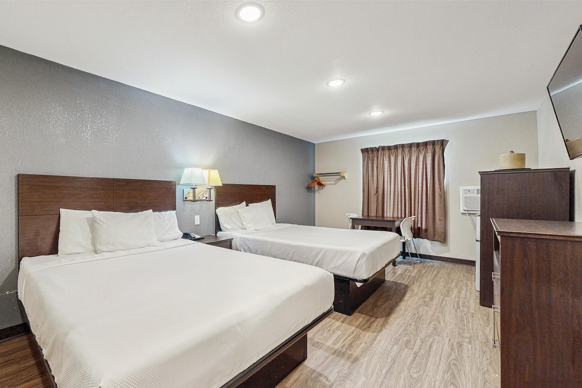 Blackout curtains, free WiFi, bed sheets