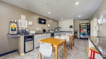 Free daily continental breakfast