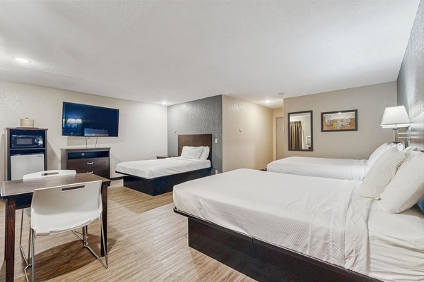 Suite, Non Smoking (3 Queen Beds) | Blackout drapes, WiFi (free), bed sheets