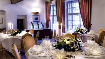 Frühstück, Mittagessen, Abendessen, Speisen im Freien