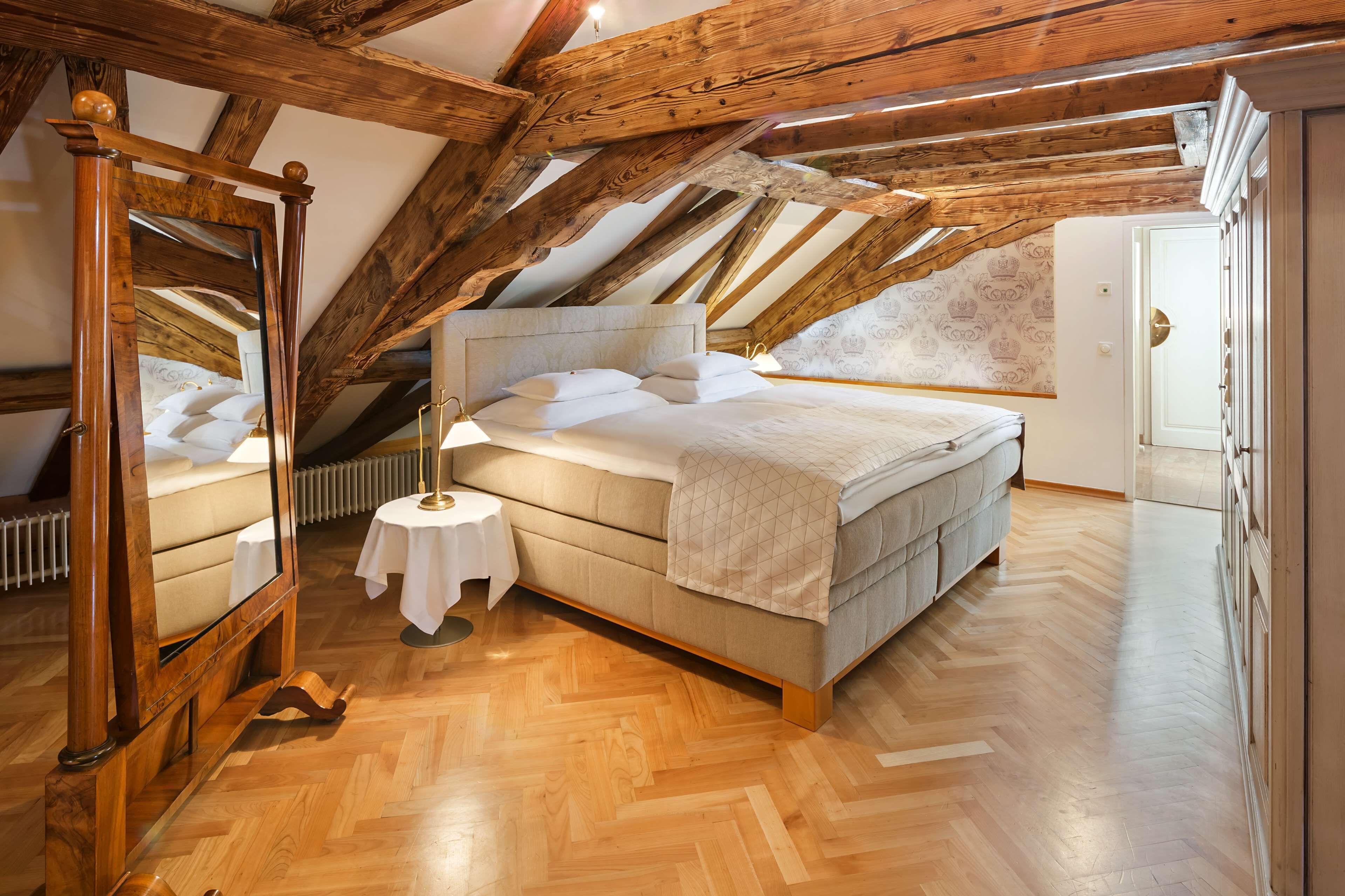 suite (kaiser) | hypo-allergenic bedding, minibar, in-room safe, desk