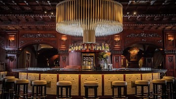 7 bares o lounges, lounge en el lobby, bar de vinos