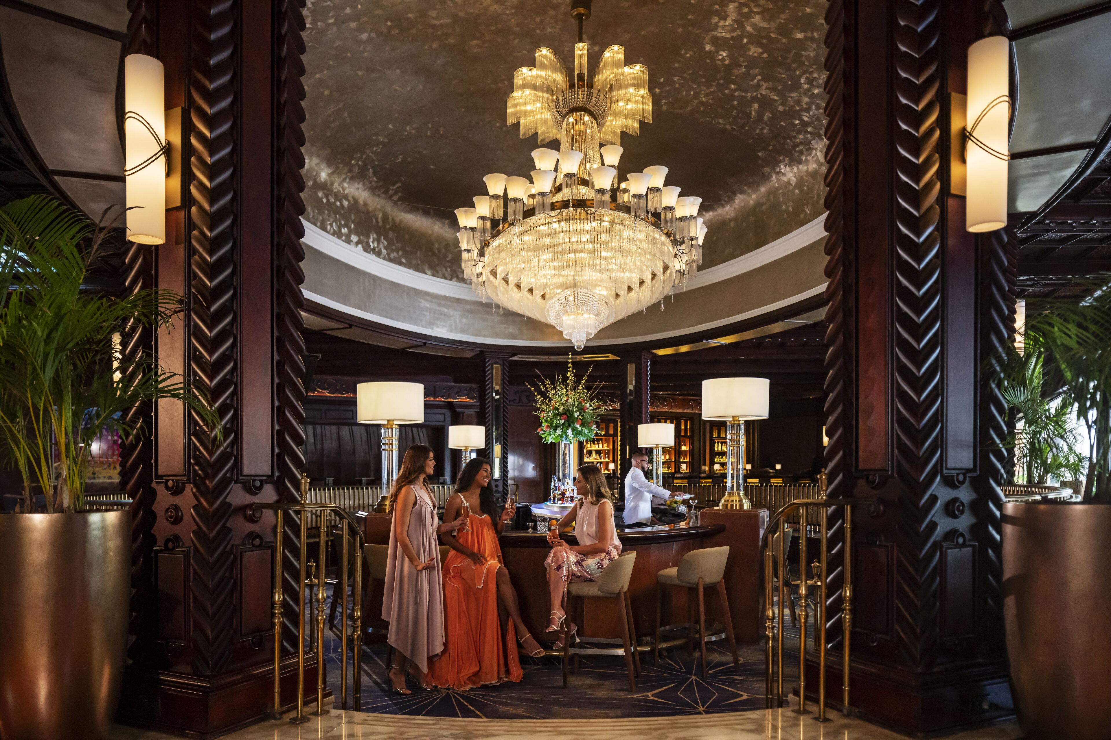 7 bars/lounges, lobby lounge, wine bar