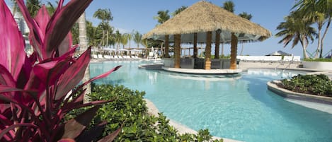 4 piscinas externas, barracas, guarda-sóis