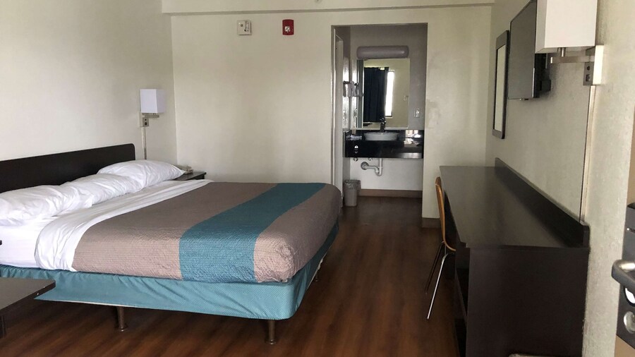 Days Inn by Wyndham Indianapolis South