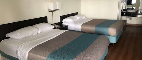 Zimmer, 2 Queen-Betten, Nichtraucher