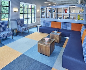 Free daily buffet breakfast - LivINN Hotel Minneapolis South / Burnsville (Burnsville)