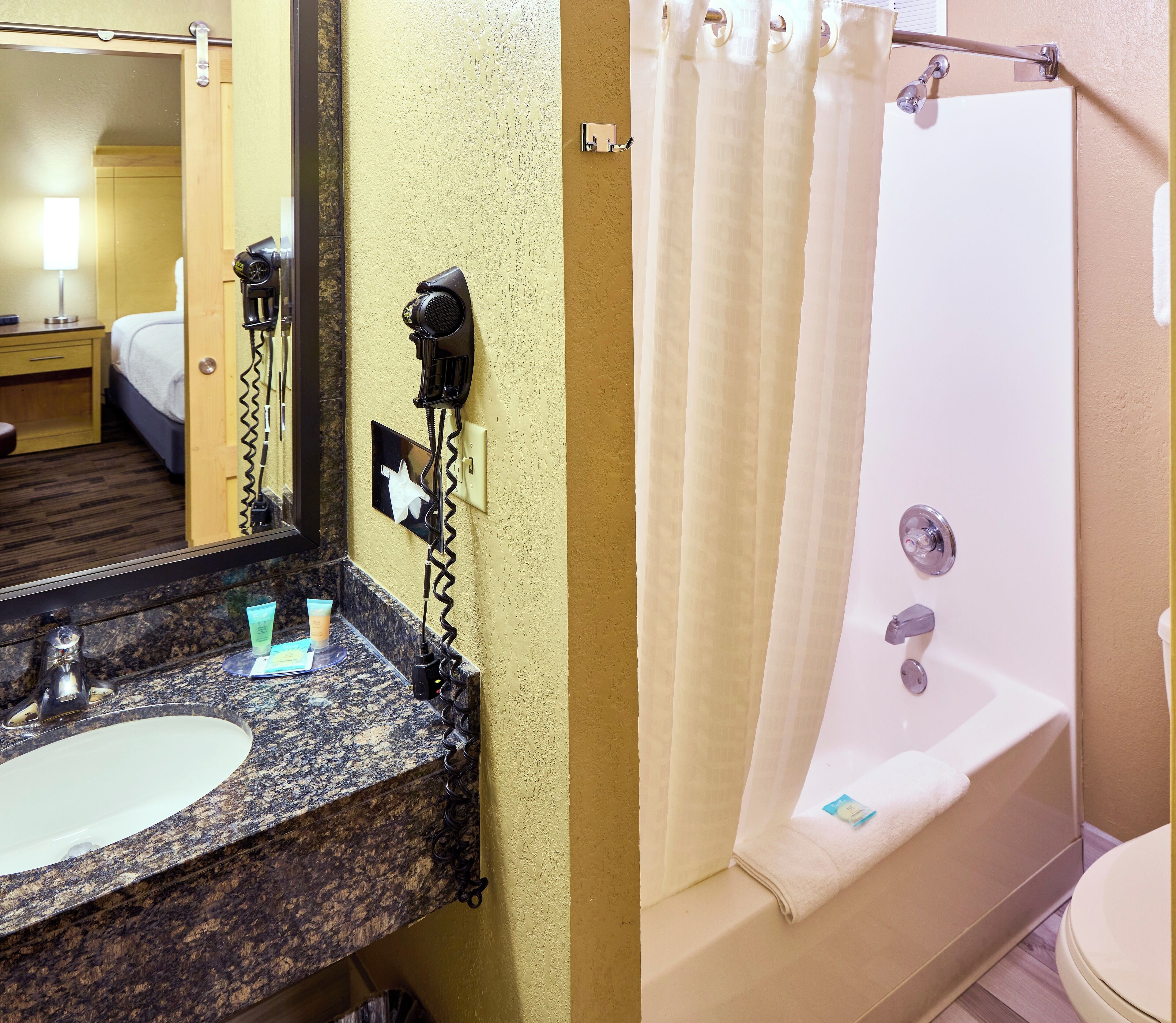 combined shower/bathtub, eco-friendly toiletries, hair dryer, towels