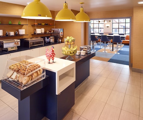 Colazione a buffet inclusa, servita tutte le mattine . LivINN Hotel Minneapolis South / Burnsville