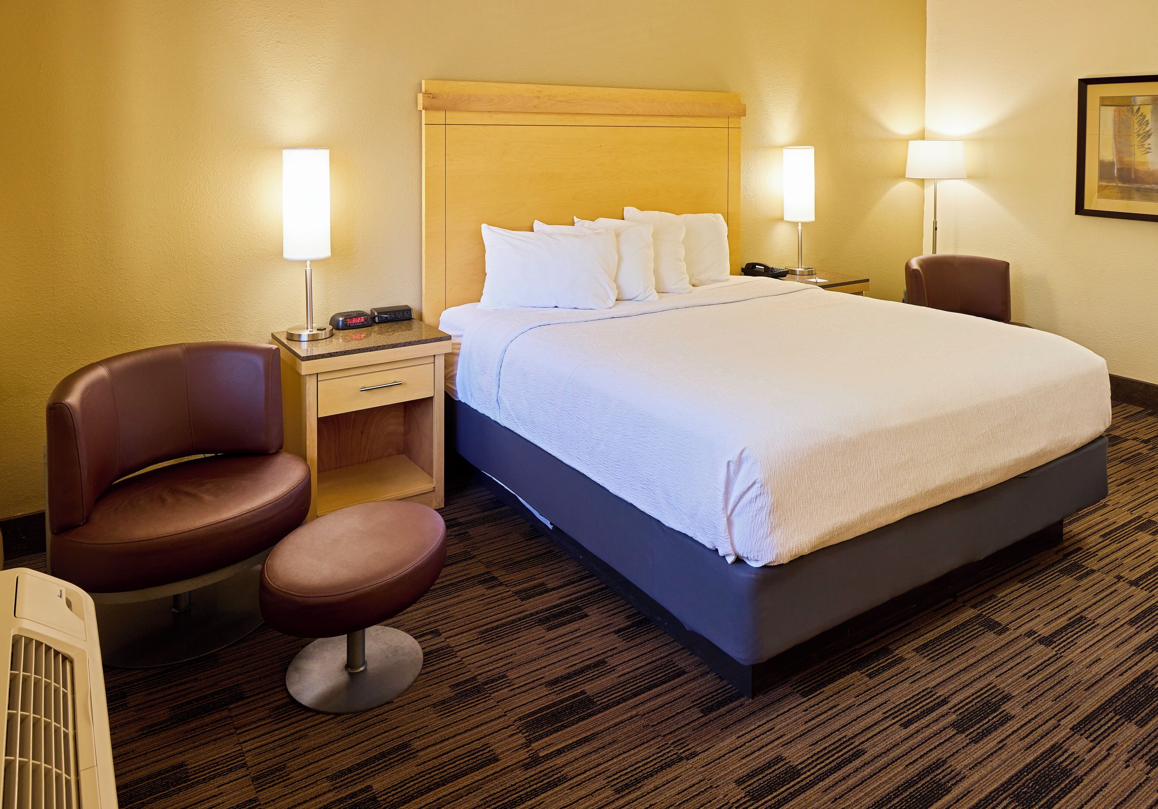 premium bedding, pillow-top beds, in-room safe, laptop workspace