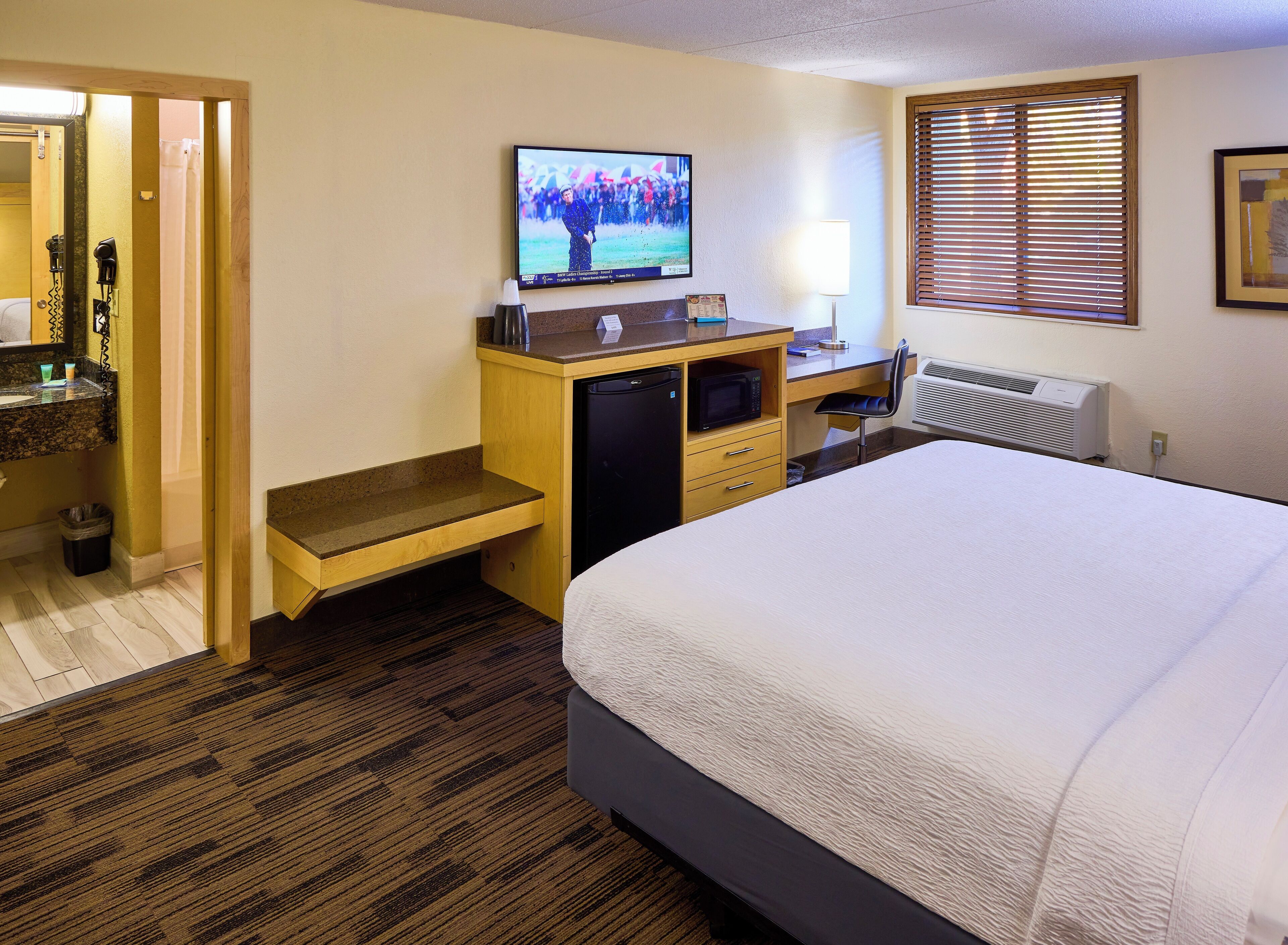 premium bedding, pillow-top beds, in-room safe, laptop workspace