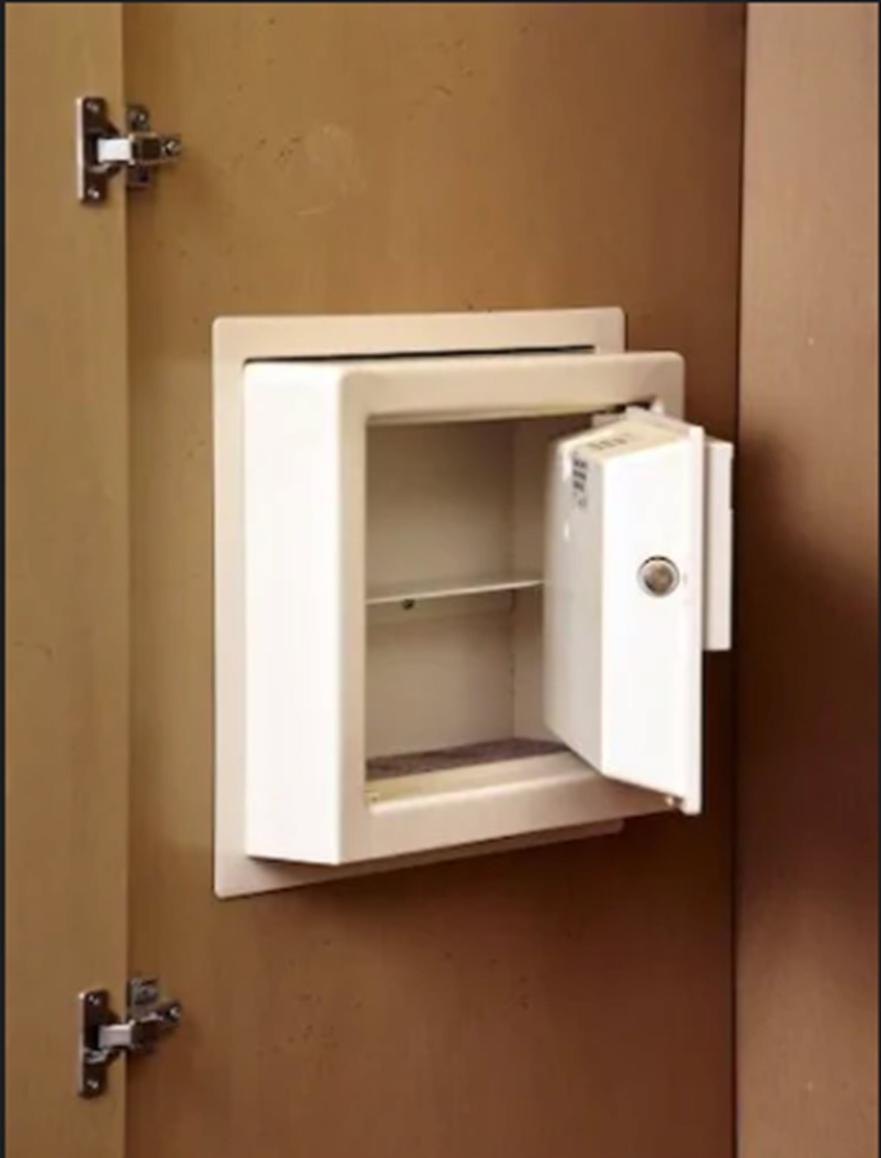 executive room, 1 king bed, non smoking | safe