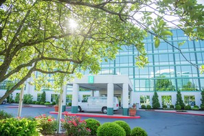 Exterior - Embassy Suites by Hilton Lexington Green (Lexington)