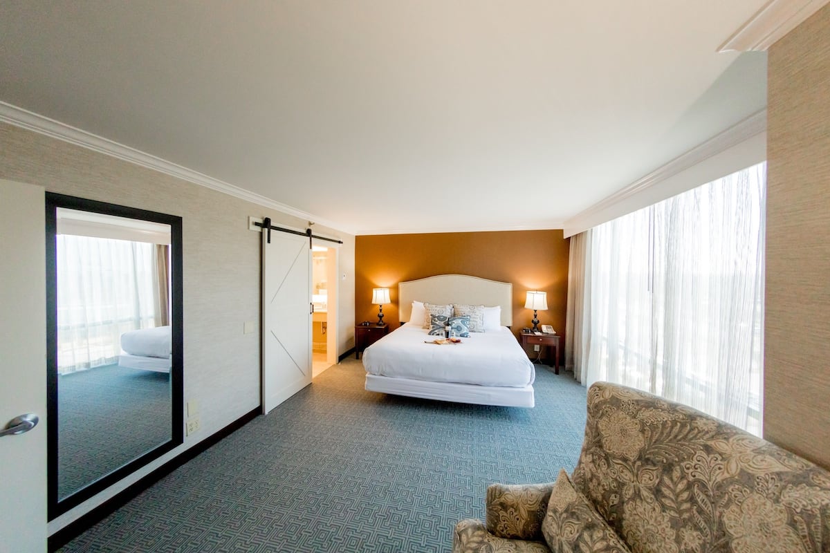 suite, 1 king bed, ocean view (governors) | egyptian cotton sheets, premium bedding, pillow-top beds, in-room safe