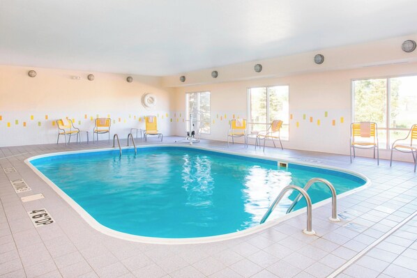 من حمّامات السباحة المغطاة