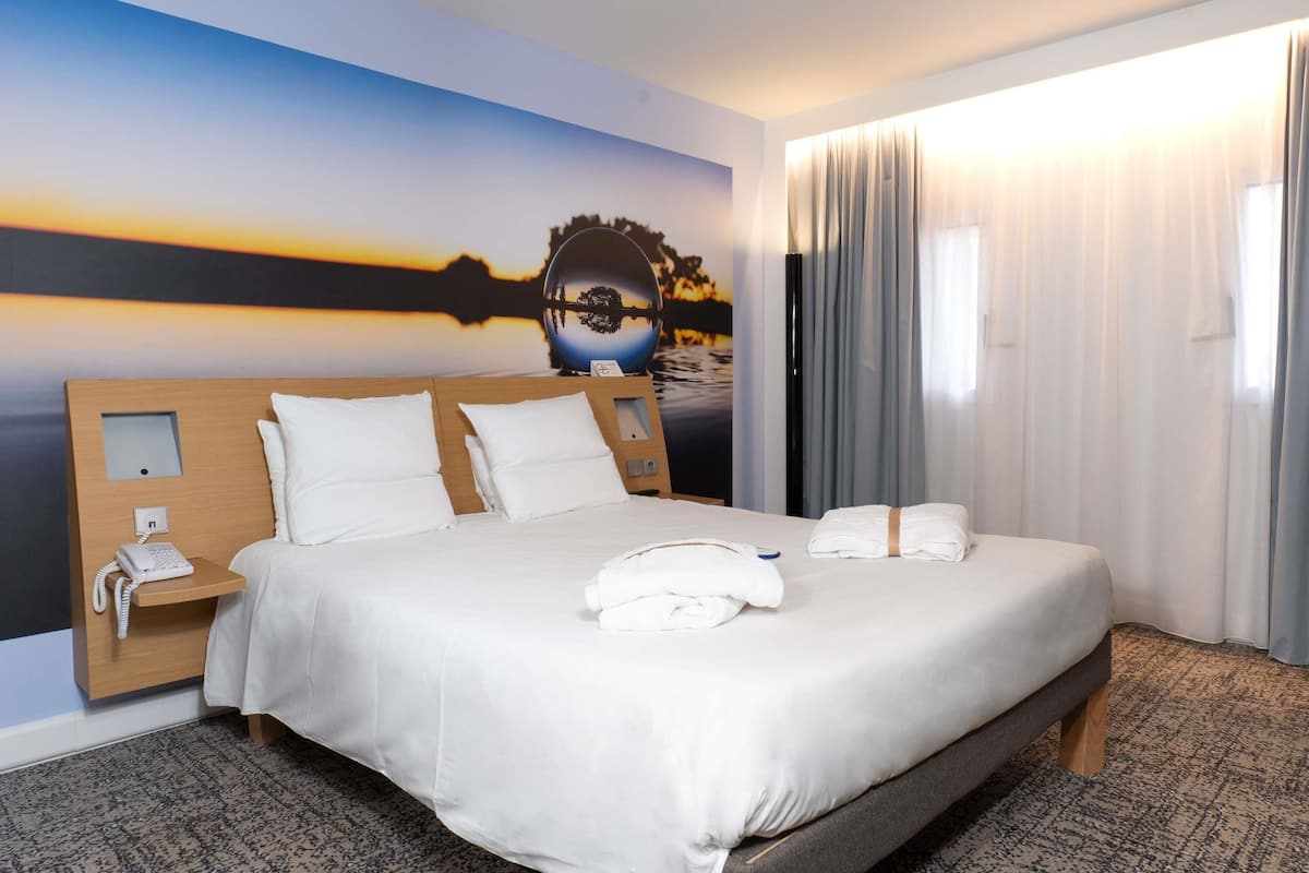 Suite, 1 Double Bed with Sofa bed | Premium bedding, minibar, in-room safe, desk