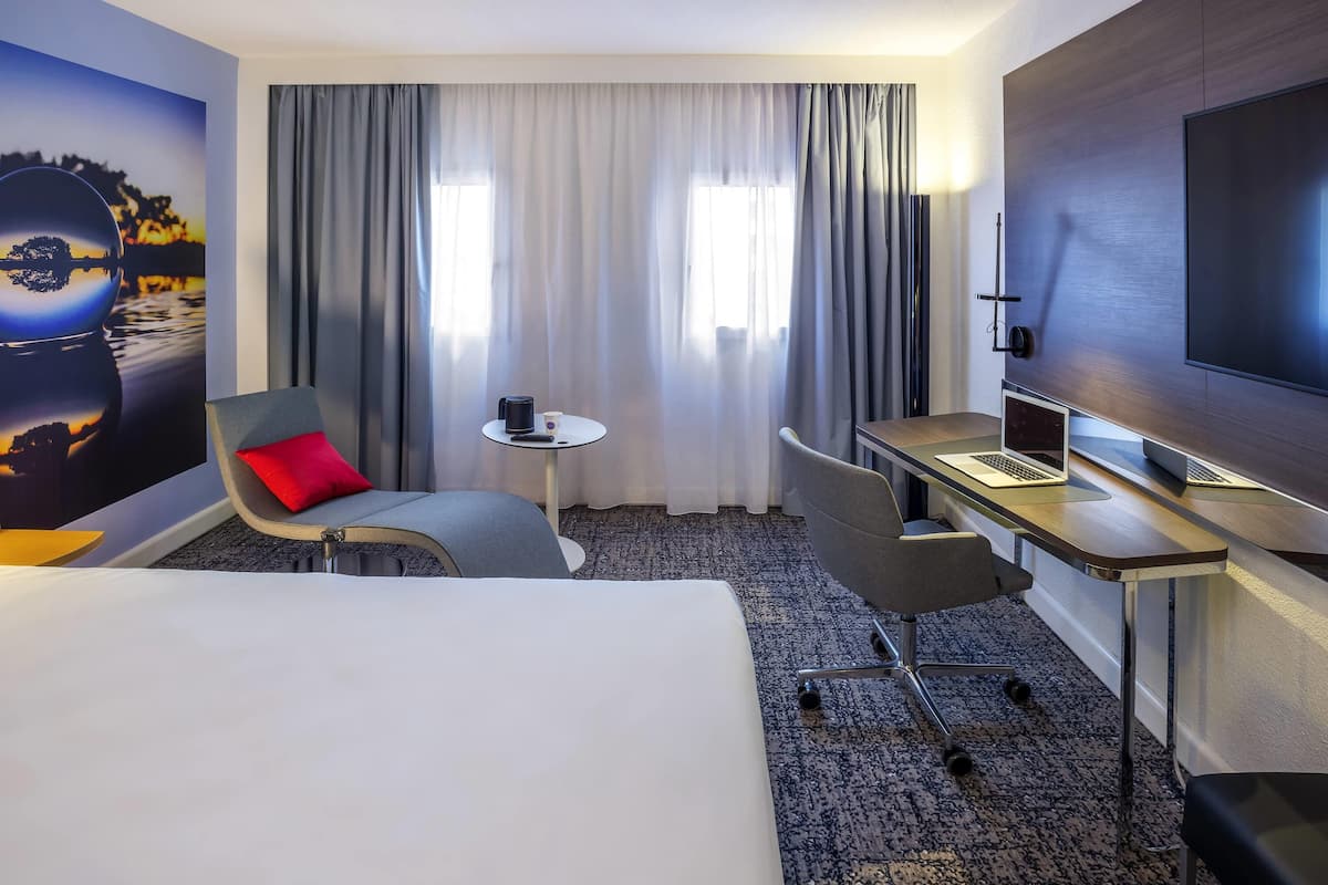 Habitació superior, 1 llit doble | Roba de llit d'alta qualitat, minibar i caixa forta a l'habitació