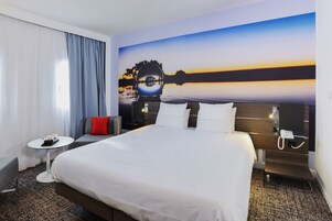 Habitación superior, 1 cama doble o 2 camas individuales | Ropa de cama de alta calidad, minibar, caja fuerte y escritorio