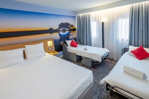 Habitación superior, 1 cama doble y 2 camas individuales | Ropa de cama de alta calidad y minibar 