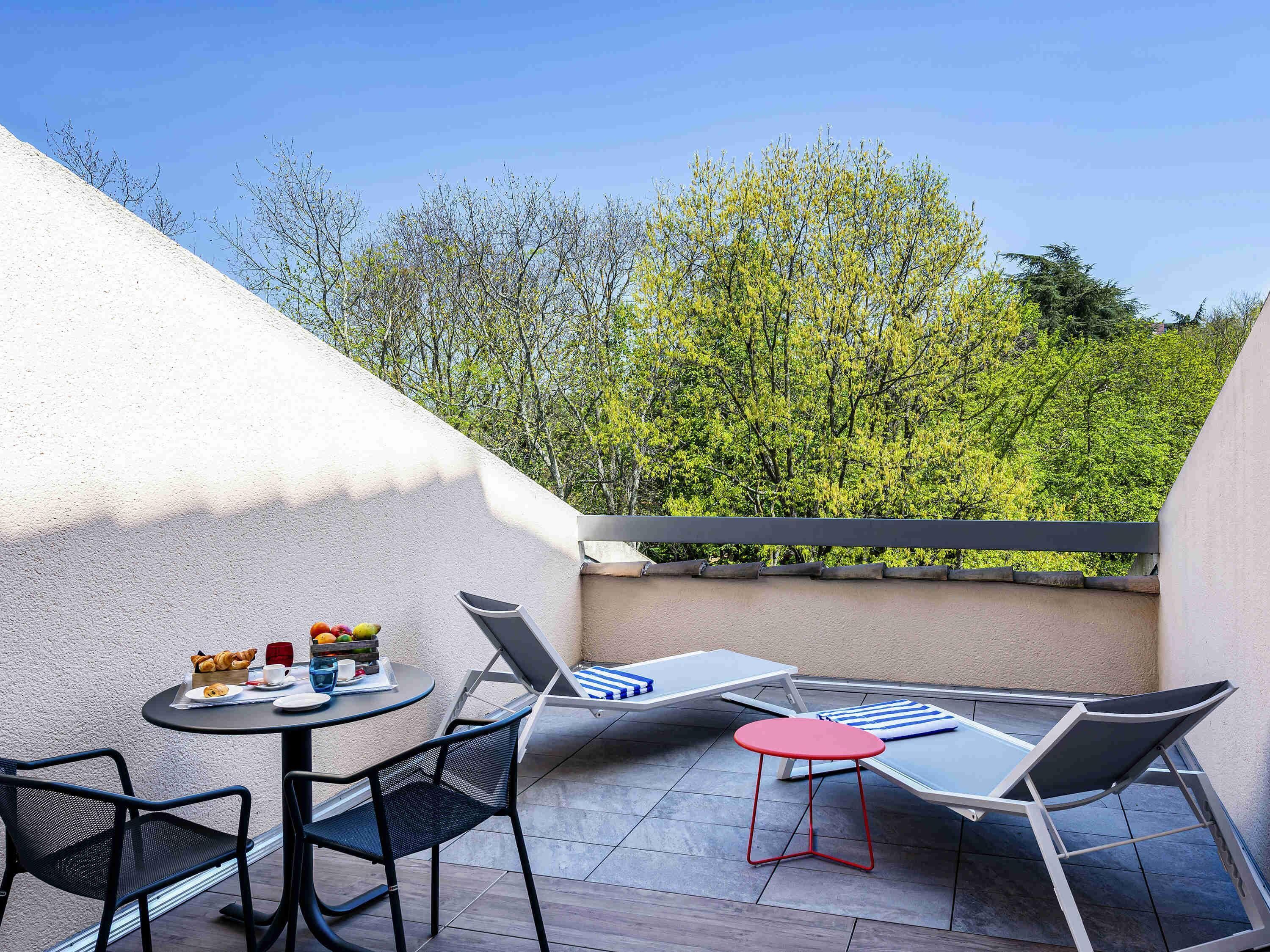 executive room, 1 double bed with sofa bed, balcony | premium bedding, minibar, in-room safe, desk