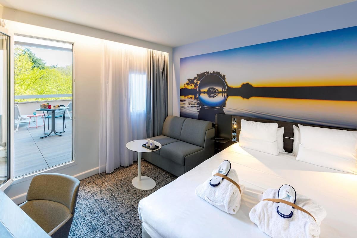 Executive Room, 1 Double Bed with Sofa bed, Balcony | Premium bedding, minibar, in-room safe, desk